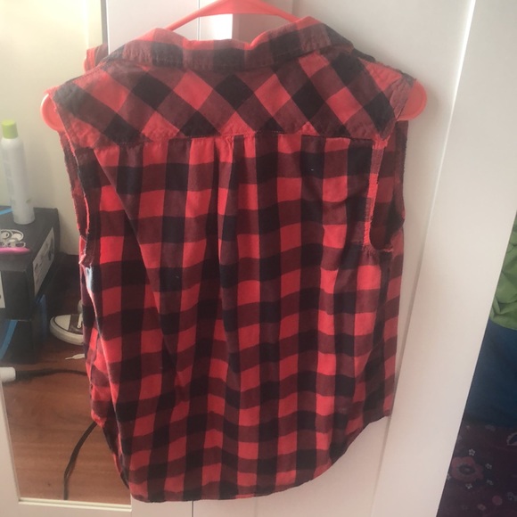 Plaid sleeveless button up, Size M - Picture 3 of 3